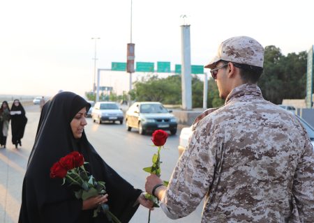 سپاس زنجانی‌ها از بسیج، با شاخه گل