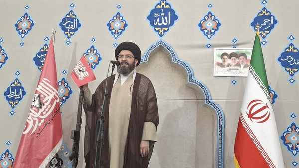 مشکلات اقتصادی با مشارکت مردم و دولت کاهش می‌یابد
